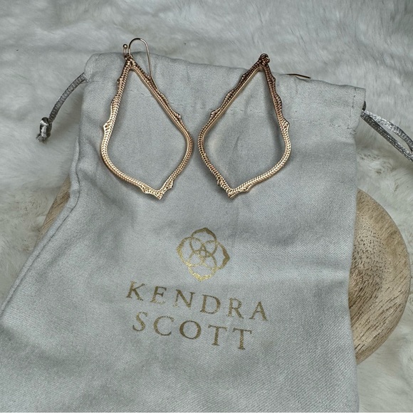 Kendra Scott Sophee Drop Earrings Rose Gold - Picture 4 of 7